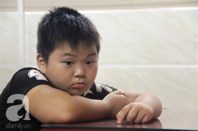 Bé trai 9 tuổi đi lạc 3 ngày, mẹ bận đi làm không đến đón, dì lên nhận thay nhưng không được - Ảnh 9.