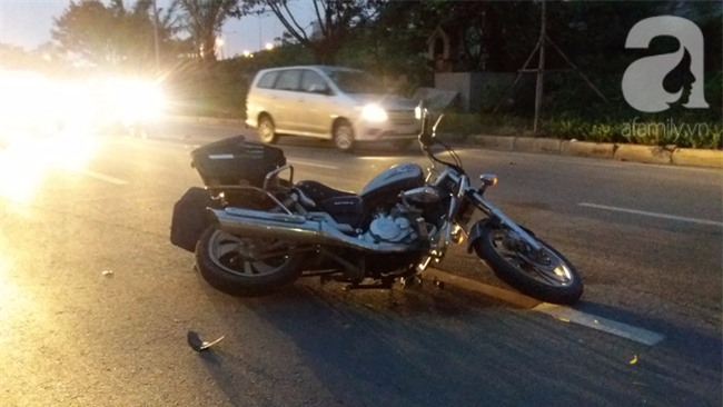 Hà Nội: Xe ô tô điên tông hàng loạt xe máy, xe đạp khiến ít nhất 5 người nhập viện - Ảnh 8.
