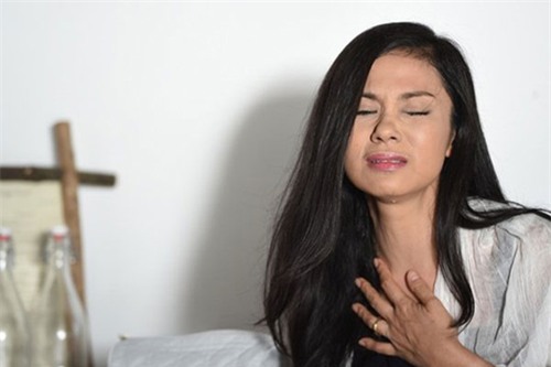 viet trinh khong the ngung khoc truoc cau hoi cua con trai mc thao van - 1