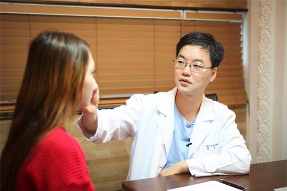 Hé lộ những bí mật lớn trong ngành phẫu thuật thẩm mỹ đỉnh cao ở Hàn Quốc - Ảnh 1.