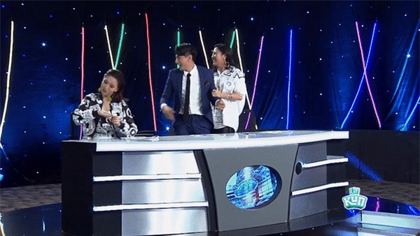 Làm giám khảo, Bích Phương cũng không thể giấu được bản chất cực lầy! - Ảnh 12.