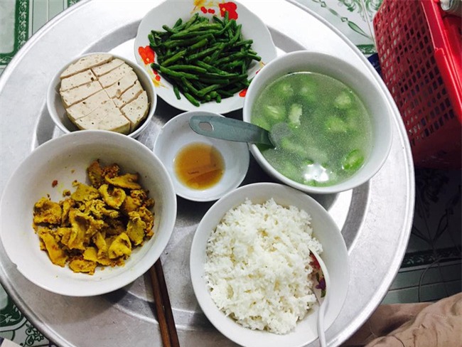 Mẹ chồng chăm ngày 3 bữa cơm đầy ắp thức ăn, nàng dâu này vẫn lên mạng than khổ - Ảnh 5.