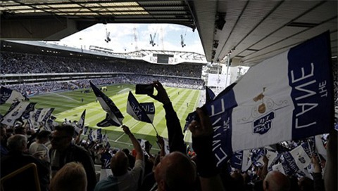 Bầu không khí tưng bừng trên sân White Hart Lane