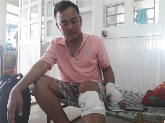 Tranh giành khách, con trai cán bộ y tế liên tục truy sát người - 1