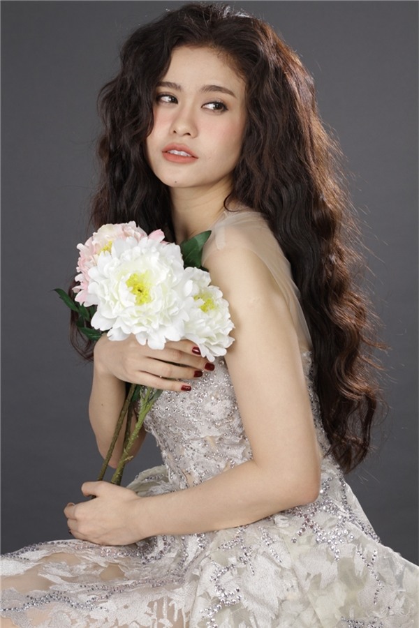 Cô muốn rủ bỏ hình ảnh dịu dàng thay vào đó là một hình tượng có phần mạnh mẽ hơn, Trương Quỳnh Anh dành khá nhiều thời gian để tập gym, thể lực và học thêm bơi lội để chuẩn bị cho một dự án điện ảnh mà cô rất tâm huyết sắp được trình làng.