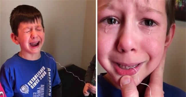 Clip hai huoc cau em nghich ngom giup anh trai nho rang hinh anh 1