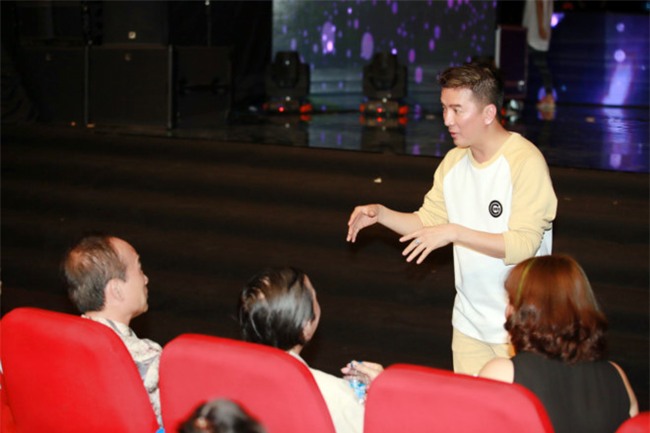 So Van hoa Ha Noi nhac nho Ho Ngoc Ha ve trang phuc bieu dien hinh anh 2