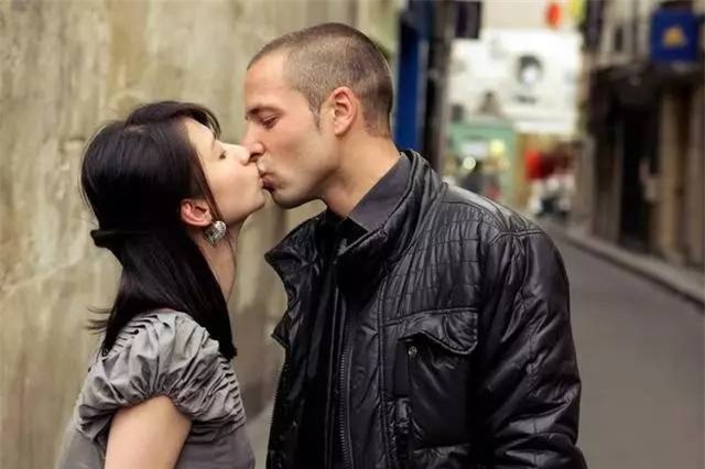 cai ket ngot lim cua co gai tung bi che hu hong vi hon 100 trai la giua pho - 2