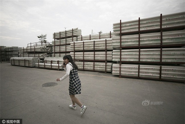 Cuộc sống của nữ công nhân vừa tròn 18 tuổi trong công xưởng sản xuất đồ chơi tình dục ở Trung Quốc - Ảnh 4.