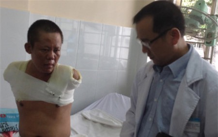 Dien giat bat tinh vi nghe dien thoai khi dang sac pin hinh anh 1