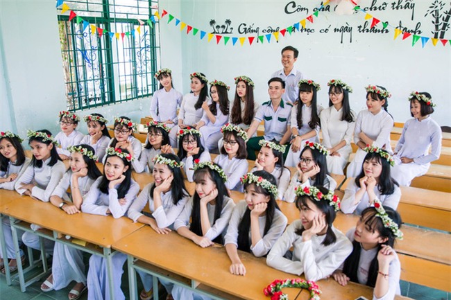 Bộ ảnh kỷ yếu đơn giản mà cực đáng yêu của lớp học với 27 cô gái và... 1 chàng trai - Ảnh 12.