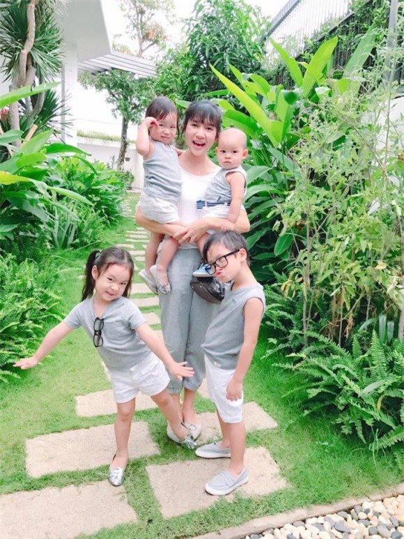 vợ Lý Hải, Lý Hải, Minh Hà và con,