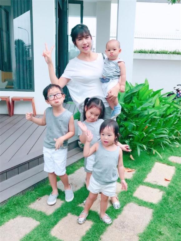 vợ Lý Hải, Lý Hải, Minh Hà và con,