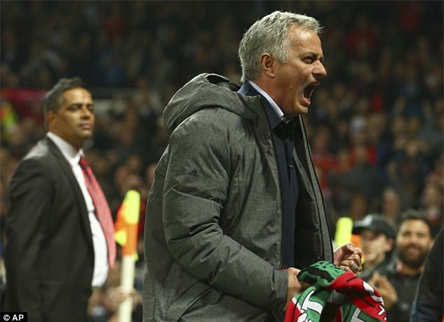 Man Utd sắp lập kỷ lục về tiền thưởng dù không vào Top 4 - Ảnh 1.