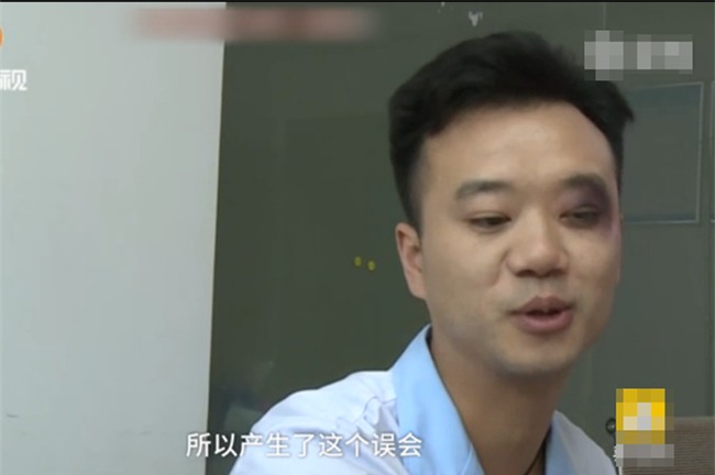 Vợ đánh chồng thâm mắt, nhưng sau đó phải xấu hổ xin lỗi khi biết nguyên nhân cao cả phía sau - Ảnh 1.