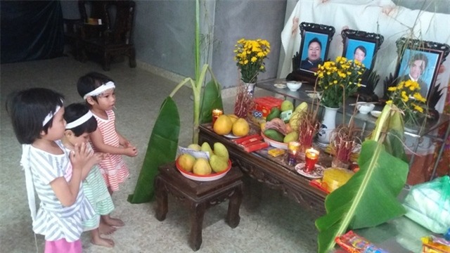 Không biết tương lai ba cháu nhỏ này sẽ ra sao... Ảnh: Đức Tùy