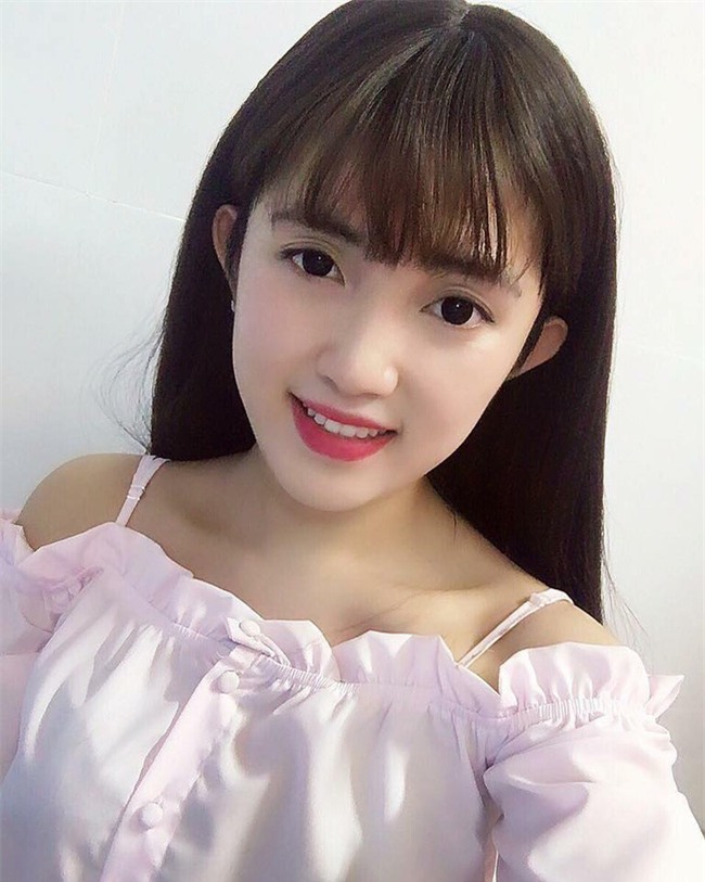 Để có được ngoại hình hiện tại, cô gái này từng đau chết đi sống lại khi phẫu thuật chuyển giới - Ảnh 1.
