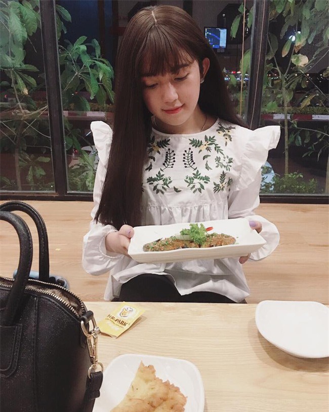 Để có được ngoại hình hiện tại, cô gái này từng đau chết đi sống lại khi phẫu thuật chuyển giới - Ảnh 9.