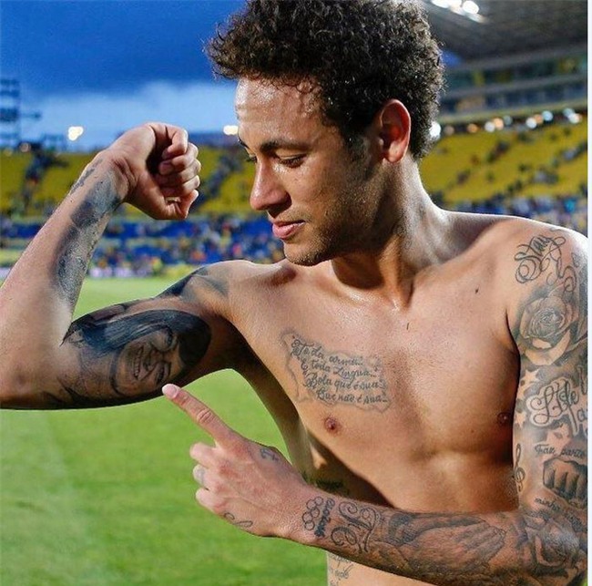Neymar đã xăm đủ hình thành viên gia đình lên cơ thể - Ảnh 1.