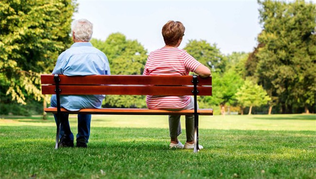 Cãi nhau suốt 20 năm trời, người đàn ông quyết tâm ly hôn nhưng “muốn hóa điên” khi biết bí mật của vợ - Ảnh 1.