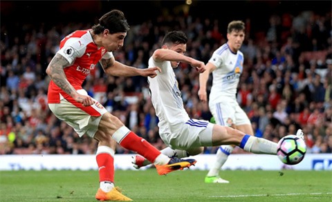 Bellerin có cơ hội mở tỷ số ở cuối hiệp 1