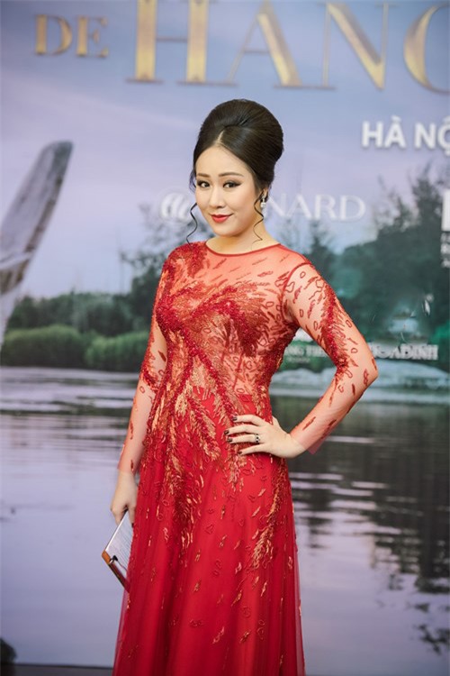 sao mac xau tuan: tang can, chon nham do, hh ngo phuong lan nhu gia di ca chuc tuoi - 2