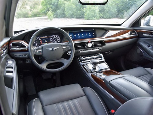 Nhà giàu Ả Rập đánh giá Genesis G90 tốt nhất 2017 - 2