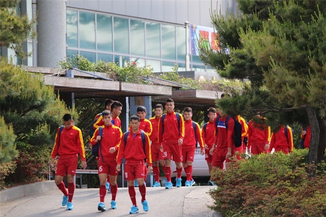 Cách truyền lửa khác người của HLV Hoàng Anh Tuấn trên U20 Việt Nam - Ảnh 1.