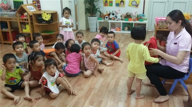 trường mầm non, cô giáo mầm non