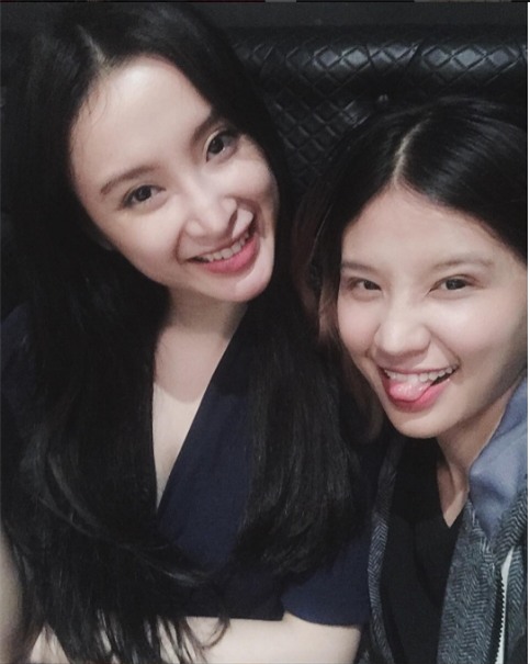 Angela Phương Trinh sở hữu những đường nét sắc sảo nên khi không trang điểm vẫn không làm cô trông nhợt nhạt, kém sắc.