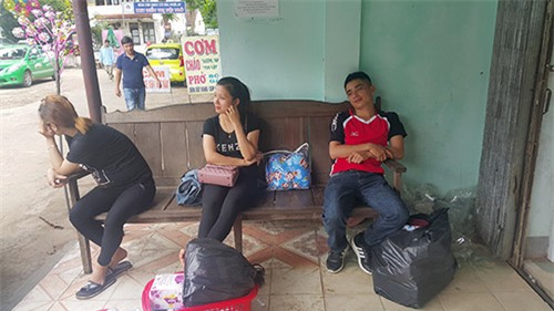 Đang làm lễ cưới, cô dâu bất ngờ trở dạ sinh con, cả họ tức tốc đi đỡ đẻ - Ảnh 2.