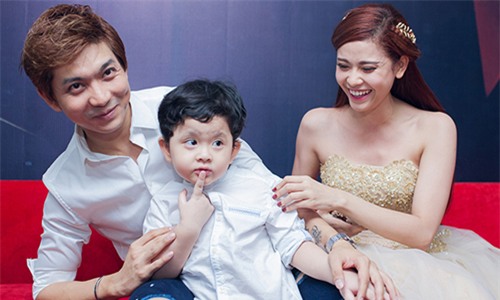 Tuy có con và đã sống chung nhưng gia đình vẫn chưa chịu cho cặp đôi làm đám cưới (Ảnh: Maison De Bil)