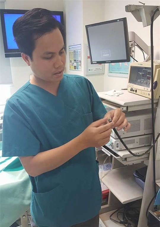 Bi hài những ca nội soi lấy dị vật ở người lớn - Ảnh 4.
