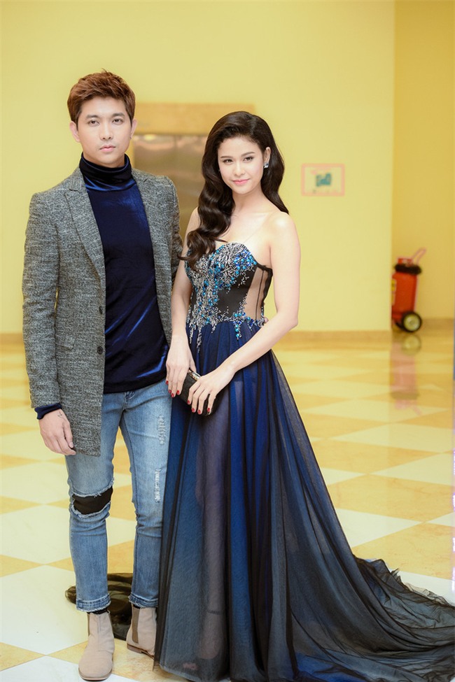 Không chỉ mặc ton-sur-ton, Tim và Trương Quỳnh Anh còn thích chăm chút quần áo trên thảm đỏ cho nhau - Ảnh 16.