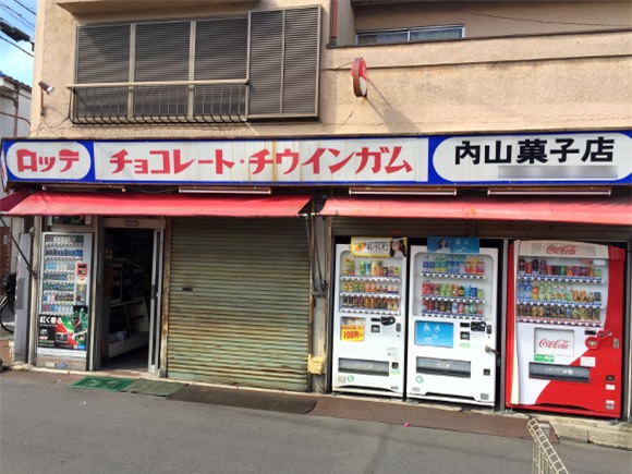 Ở Nhật có một cửa hàng chỉ hé cửa bên, lý do ông chủ 90 tuổi tiết lộ khiến ai cũng nghẹn ngào - Ảnh 1.