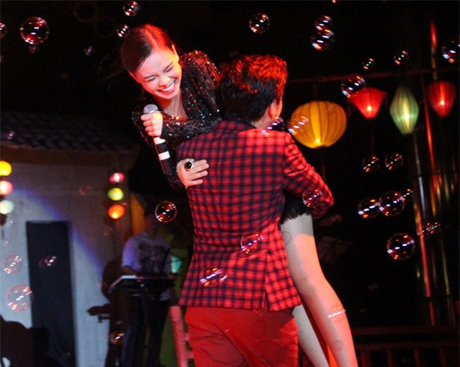 truong giang "qua tron" voi ban dien nu, nha phuong co lo au? hinh anh 1