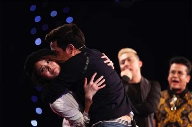 truong giang "qua tron" voi ban dien nu, nha phuong co lo au? hinh anh 4