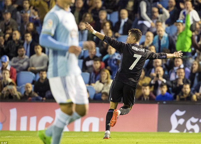 Ronaldo lập cú đúp, Real chạm tay vào chức vô địch La Liga - Ảnh 3.