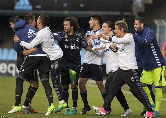 Ronaldo lập cú đúp, Real chạm tay vào chức vô địch La Liga - Ảnh 5.