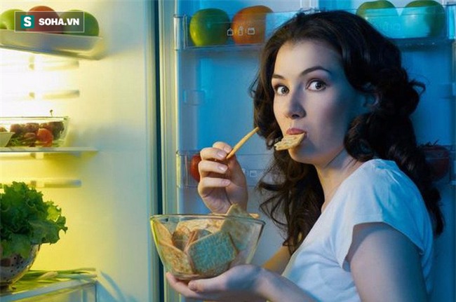Bác sĩ chỉ ra 4 sai lầm khi ăn tối gây hại lớn đến sức khỏe, có thể chính bạn cũng mắc! - Ảnh 1.