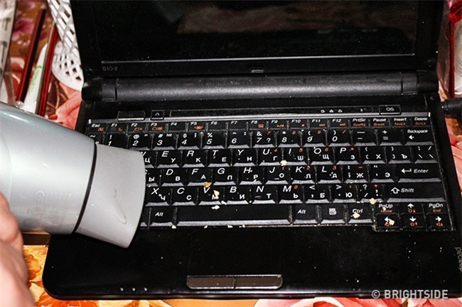 5 bước vệ sinh laptop đơn giản để máy luôn sạch sẽ thơm tho không tì vết - Ảnh 3.