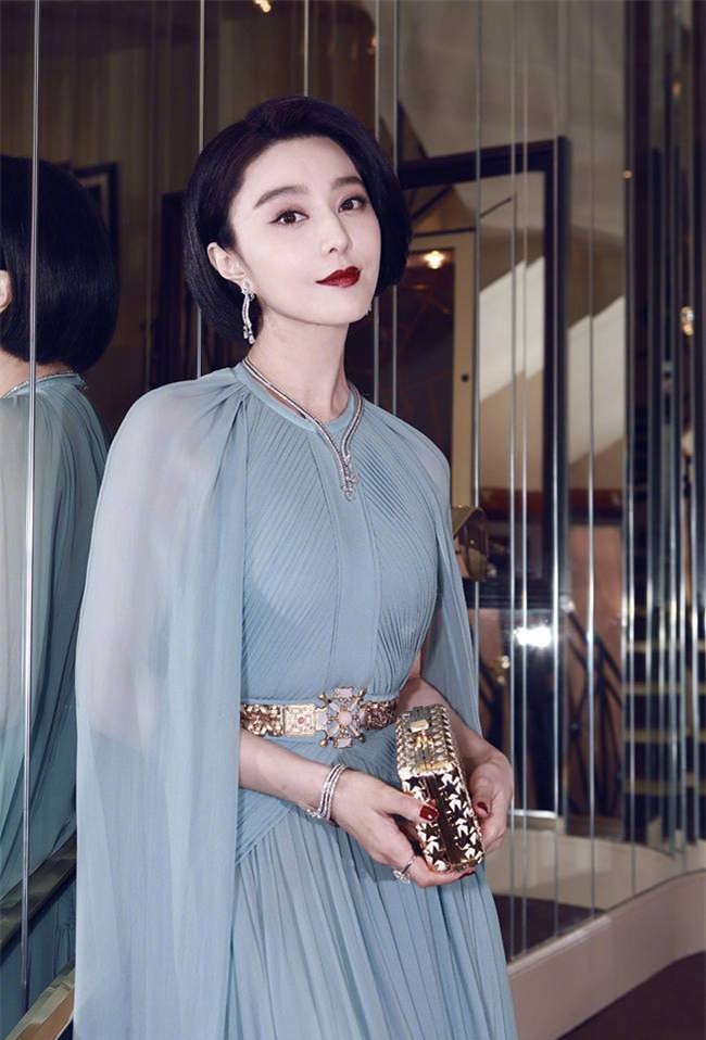 Kiêu sa ở Cannes như vậy nhưng Phạm Băng Băng cũng chỉ dùng cây son đỏ giá hơn... 200 ngàn đồng - Ảnh 3.