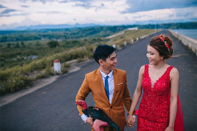 Người thứ ba trong ảnh cưới của cặp đôi Phú Yên khiến dân mạng bấm like nhiệt tình - Ảnh 4.