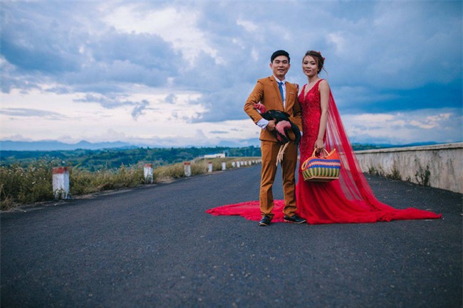 Người thứ ba trong ảnh cưới của cặp đôi Phú Yên khiến dân mạng bấm like nhiệt tình - Ảnh 6.