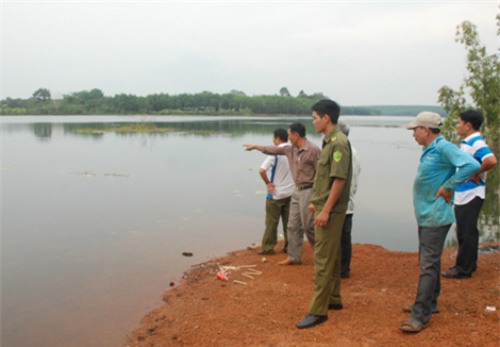 xot xa cau be 10 tuoi tu vong khi dung cam cuu 4 ban duoi nuoc - 2