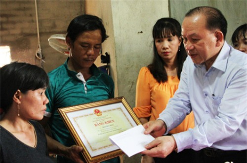 xot xa cau be 10 tuoi tu vong khi dung cam cuu 4 ban duoi nuoc - 3
