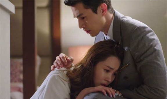 Khó xử vì tình cũ của chồng đến nhà khóc lóc nức nở đòi nối lại tình xưa vào đúng đêm tân hôn - Ảnh 1.