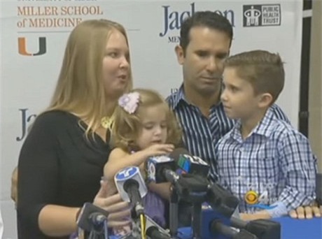 Siêu âm thấy con “thổi bong bóng” rất đáng yêu nhưng khi bác sĩ thông báo sự thật, người mẹ rụng rời tay chân - Ảnh 3.