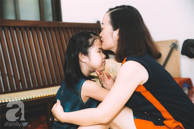 Mẹ bé khiếm thị gây sốt Vietnam Idol Kids: Tôi đã khóc rất nhiều khi con mình chẳng nhìn thấy gì cả! - Ảnh 3.