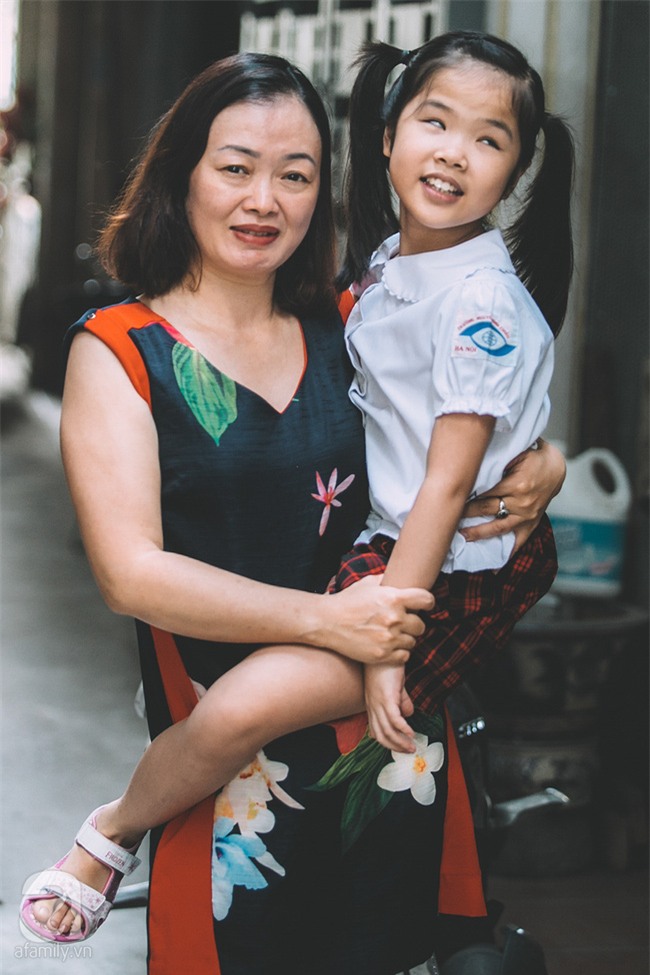 Mẹ bé khiếm thị gây sốt Vietnam Idol Kids: Tôi đã khóc rất nhiều khi con mình chẳng nhìn thấy gì cả! - Ảnh 9.